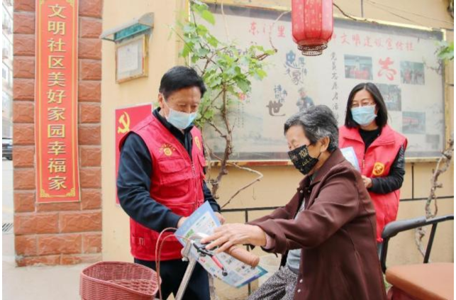 退役军人显风采 文明创建诉忠心